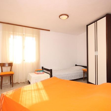 Apartments By The Sea Marusici, Omis - 8632 미미체 객실 사진